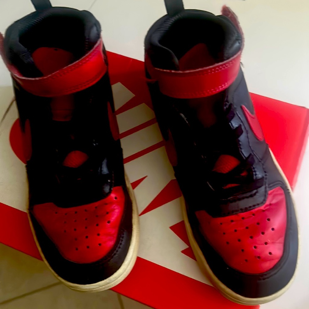 Nike high top kids black and red